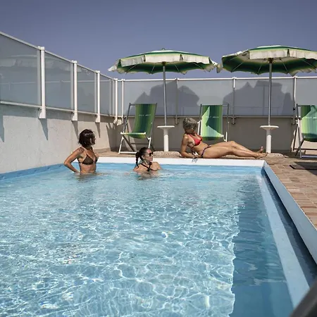 Amadei Figaro & Hotel 3*