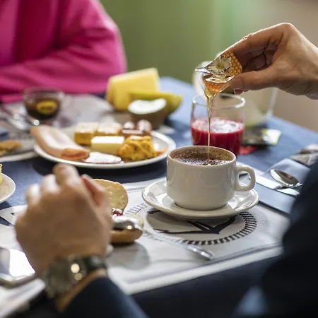 Amadei Figaro & Hotel 3*