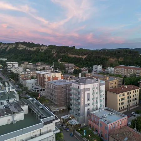 Otel Amadei Figaro & Pesaro