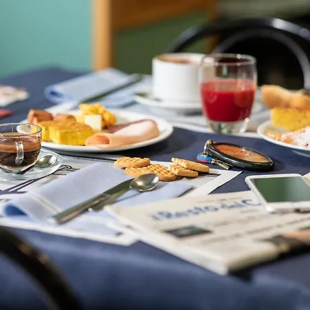 Amadei Figaro & Hotel 3*