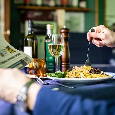 Amadei Figaro & Hotel 3*