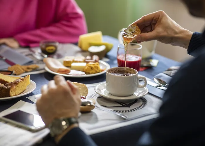 Amadei Figaro & מלון 3*