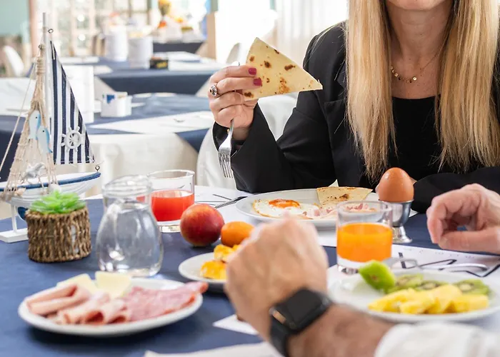 Amadei Figaro & פסארו