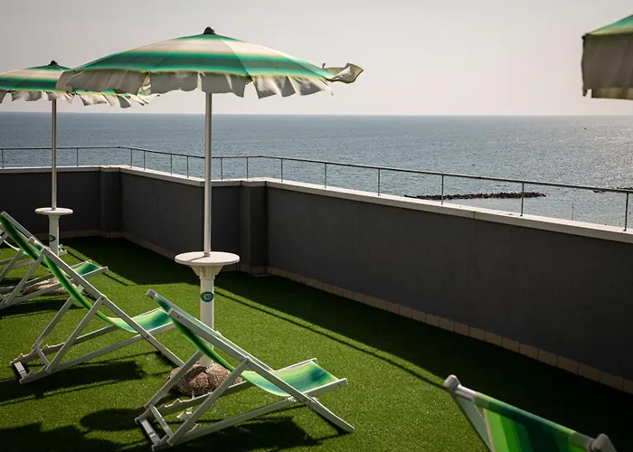 Amadei Figaro & 3* פסארו