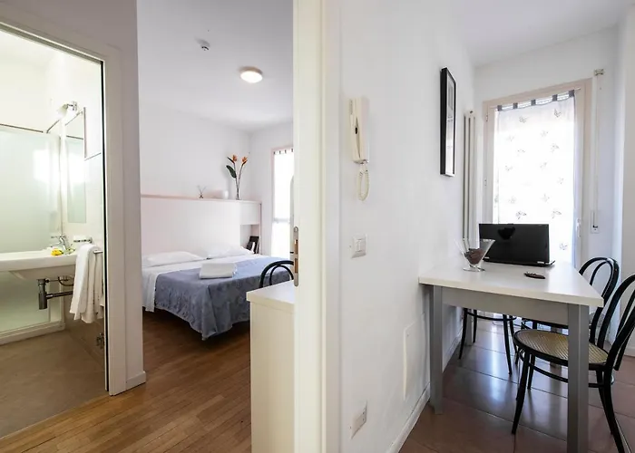 Amadei Figaro & מלון